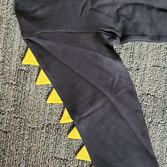 NEW H&M 2-piece dragon printed set - Picture 6 of 11